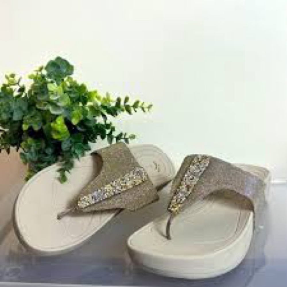 Bare Traps Garnet Thong Sandal Size 10M